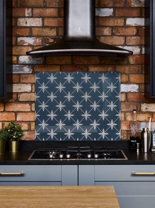 Laura Ashley Wicker Midnight Seaspray Self-Adhesive Glass Splashback